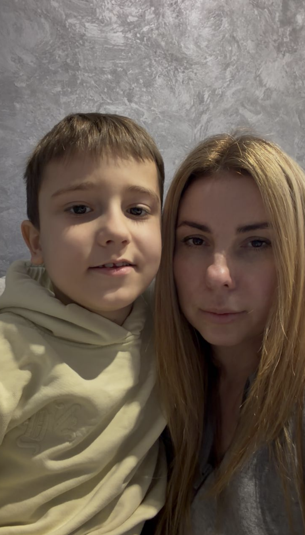 Роман з мамою